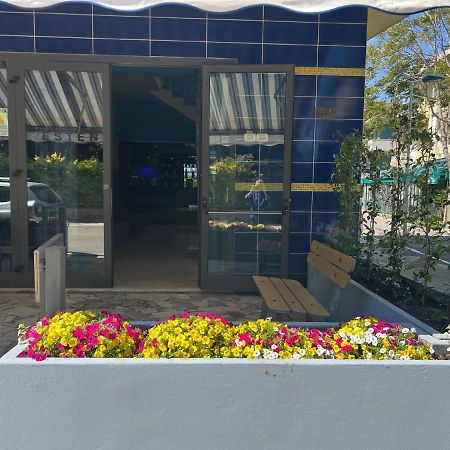 Hotel Estense Ρίμινι Εξωτερικό φωτογραφία