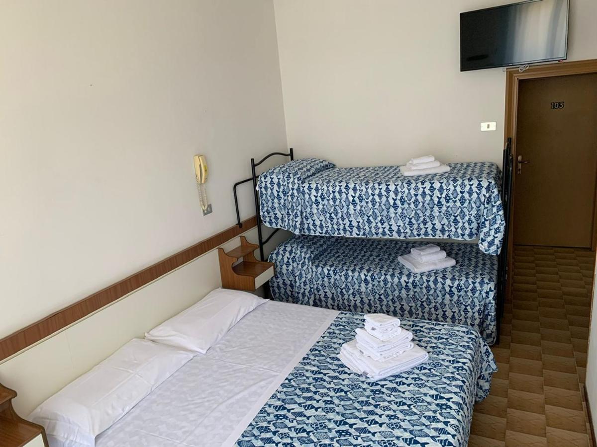 Hotel Estense Ρίμινι Εξωτερικό φωτογραφία