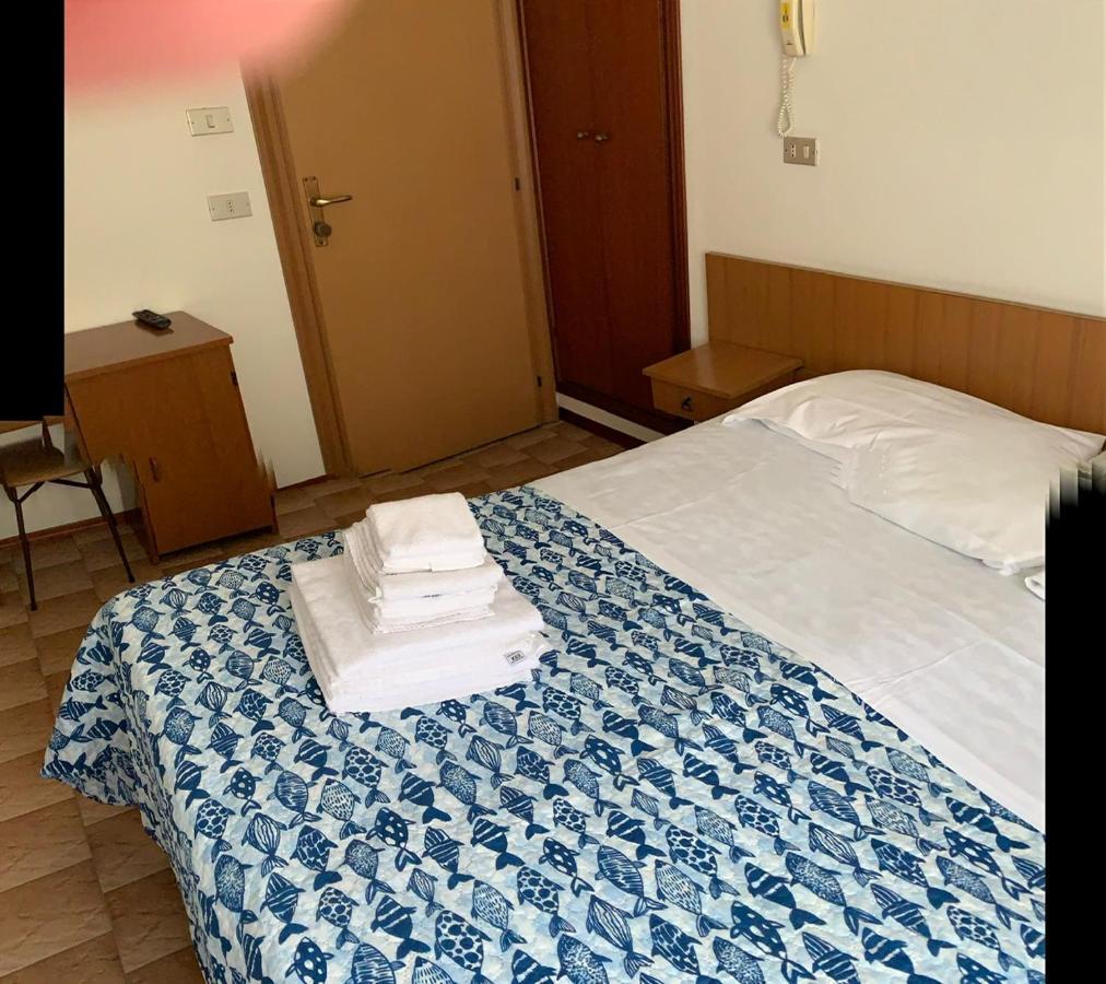 Hotel Estense Ρίμινι Εξωτερικό φωτογραφία