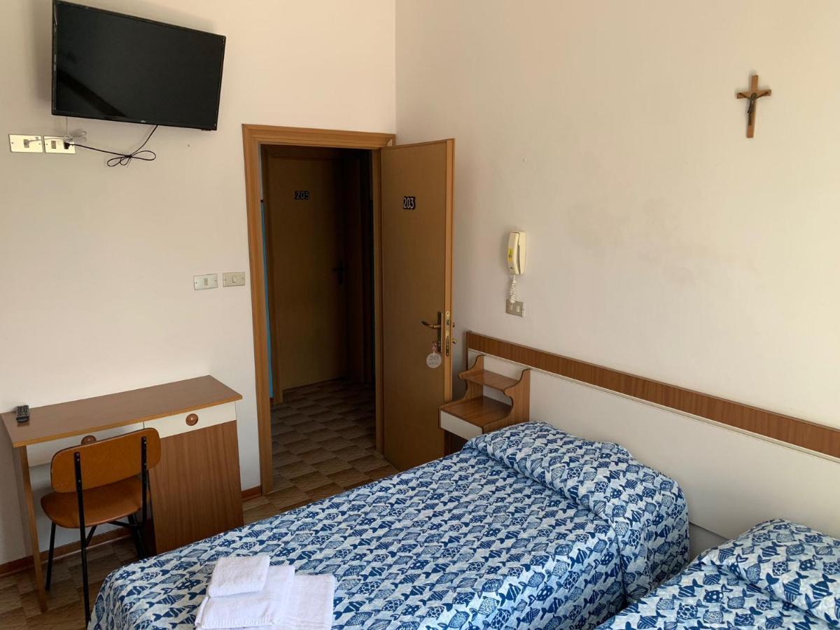 Hotel Estense Ρίμινι Εξωτερικό φωτογραφία