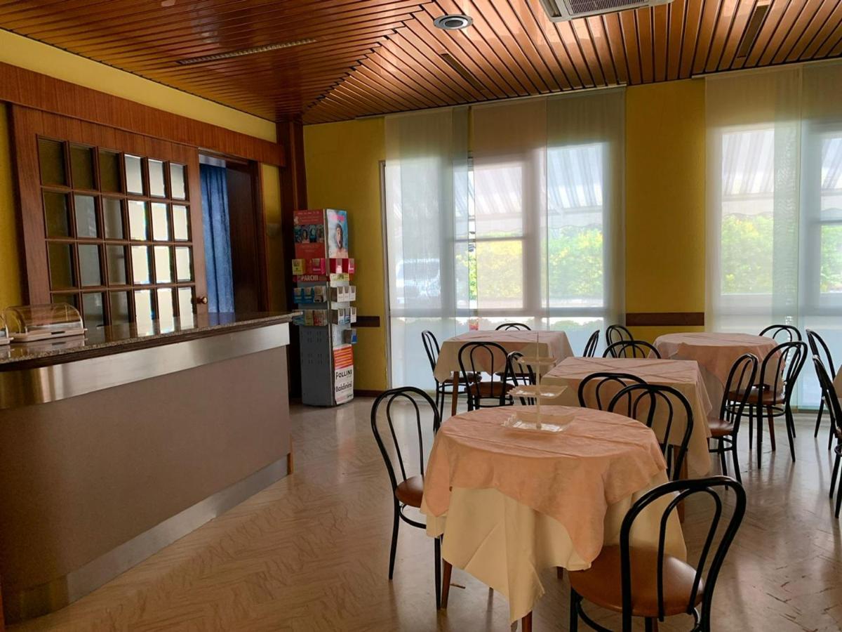 Hotel Estense Ρίμινι Εξωτερικό φωτογραφία