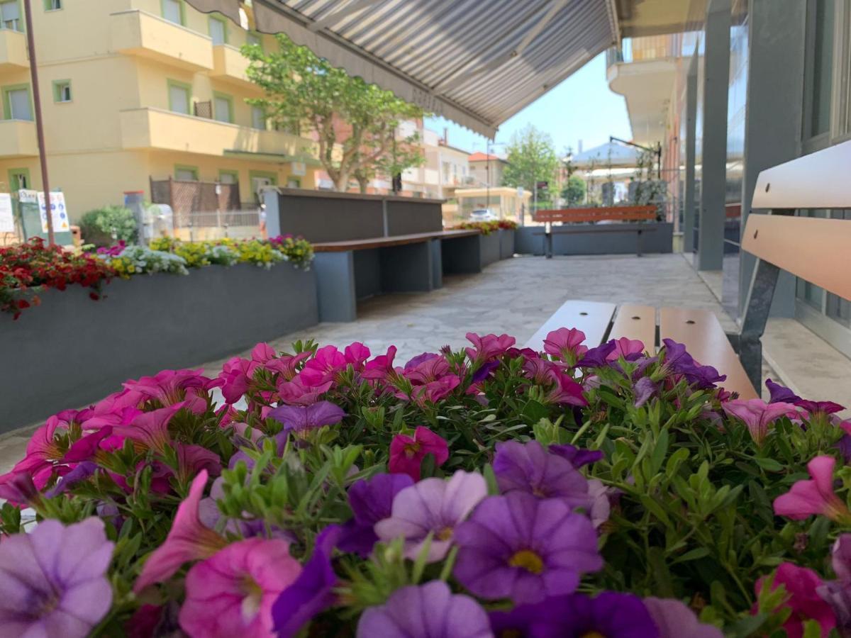 Hotel Estense Ρίμινι Εξωτερικό φωτογραφία
